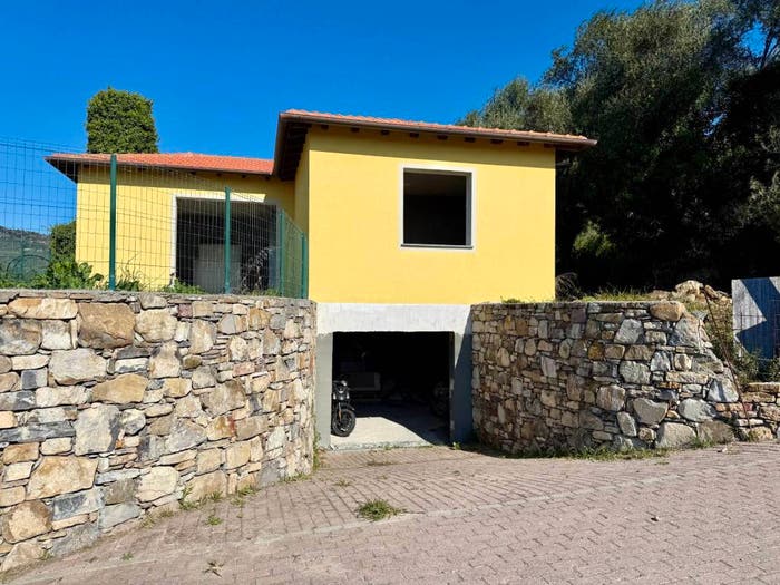 Casa trilocale in vendita in Via Diano Castello, Centro, Diano Marina