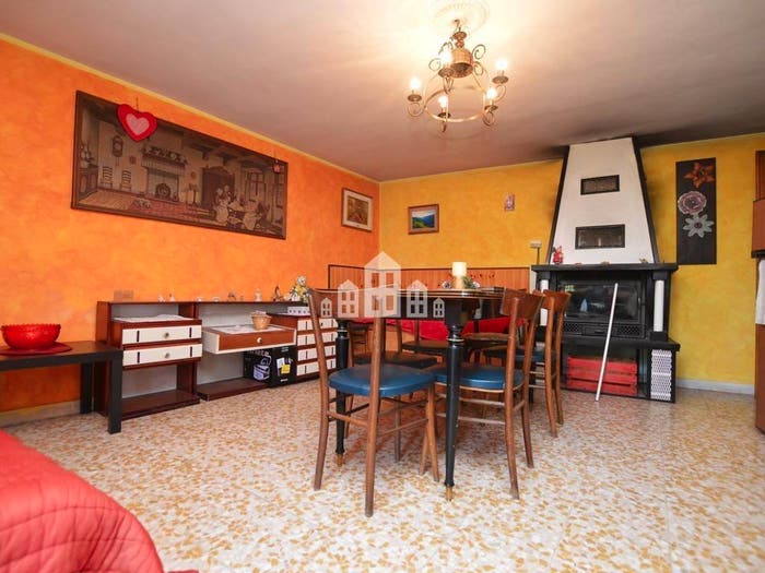 Appartamento trilocale in vendita in via Miniere, Traversella