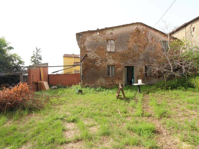 Casa con 6 locali in vendita in Via Giugnano, Lamporecchio