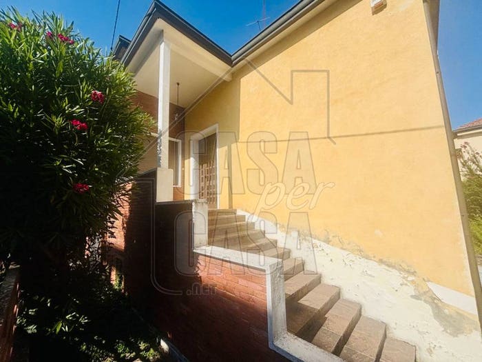 Casa con 6 locali in vendita in Via San Massimo, Portello Ospedali, Padova
