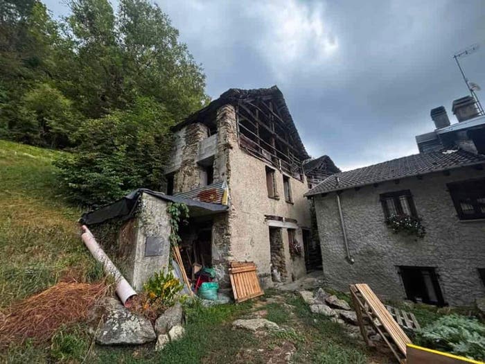 Casa quadrilocale in vendita in Via Fontane, Rossa