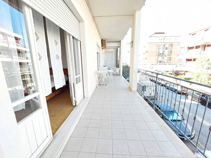 Appartamento quadrilocale in vendita in Viale Nazario Sauro, Porto San Giorgio