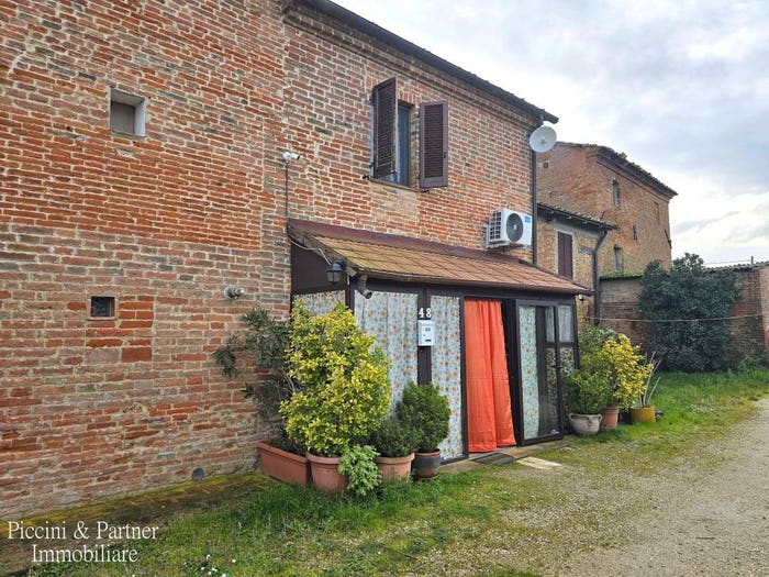 Casa con 5 locali in vendita in Località Giardini, Petrignano, Castiglione del Lago