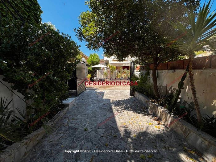 Appartamento quadrilocale in vendita in Viale Himera, Campofelice di Roccella