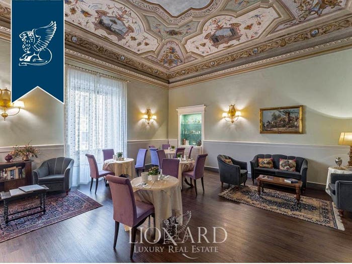 Casa con 6 locali in vendita in Piazza della Repubblica, Firenze