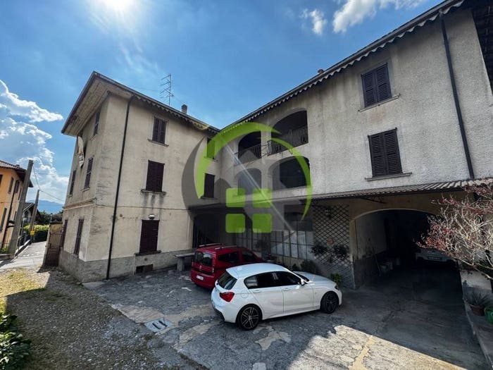 Casa con 6 locali in vendita in Centro, Gandino