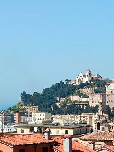 Appartamento con 5 locali in vendita in Ancona