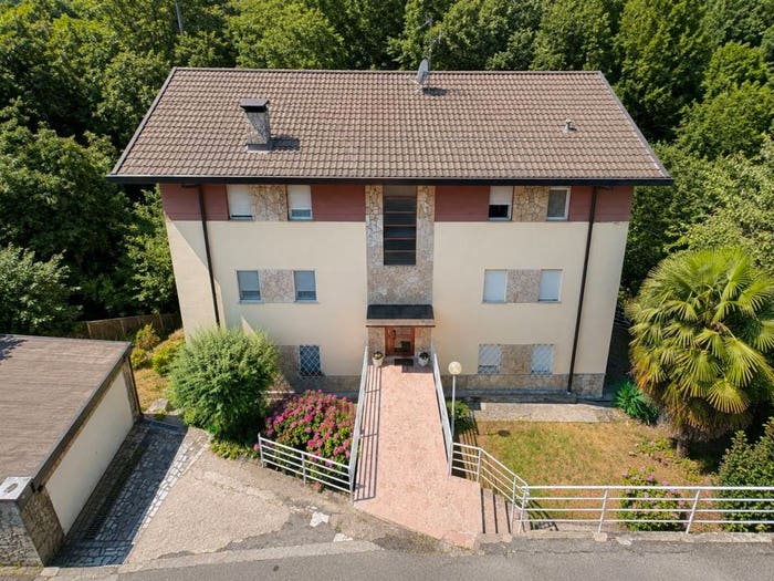 Appartamento trilocale in vendita in Via Carenno, Centro, Calolziocorte