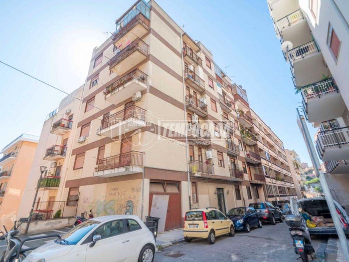 Appartamento trilocale in vendita in Via Sacro Cuore di Gesù, Centro Storico, Messina