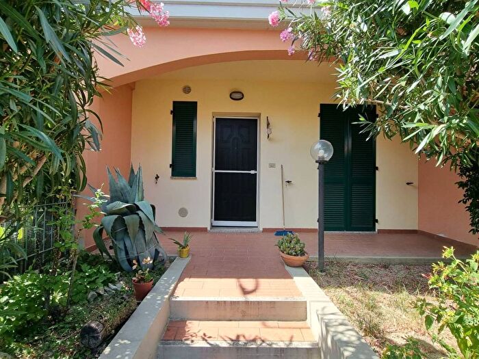 Casa quadrilocale in vendita in Strada dell'Arzilla, Santa Maria dell'Arzilla, Pesaro