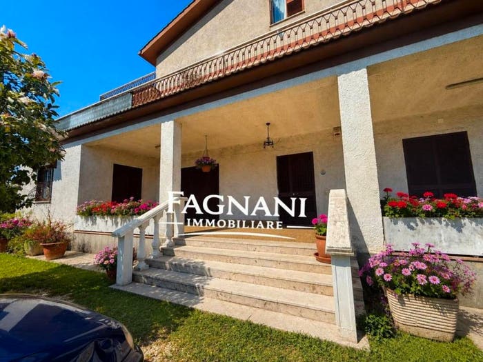 Casa con 6 locali in vendita in Via Giuseppe Garibaldi, Centro, Lariano