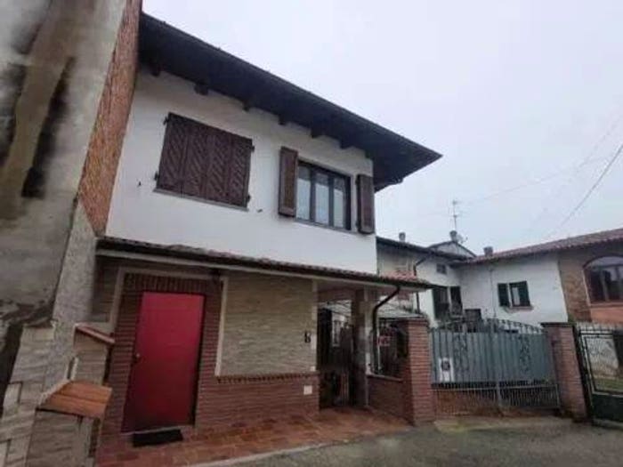 Casa con 6 locali in vendita in Via Tripoli Bis, Felizzano