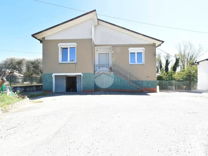Casa trilocale in vendita in Via Provinciale le Uso, Borghi