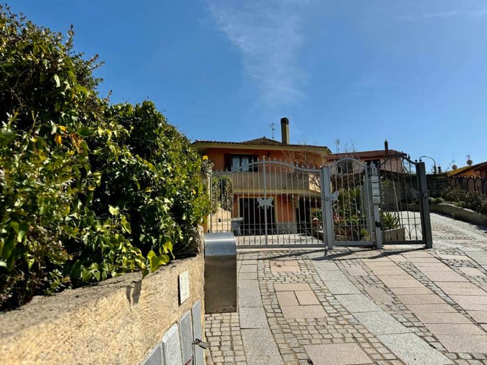 Casa con 6 locali in vendita in Via Cagliari, Magomadas
