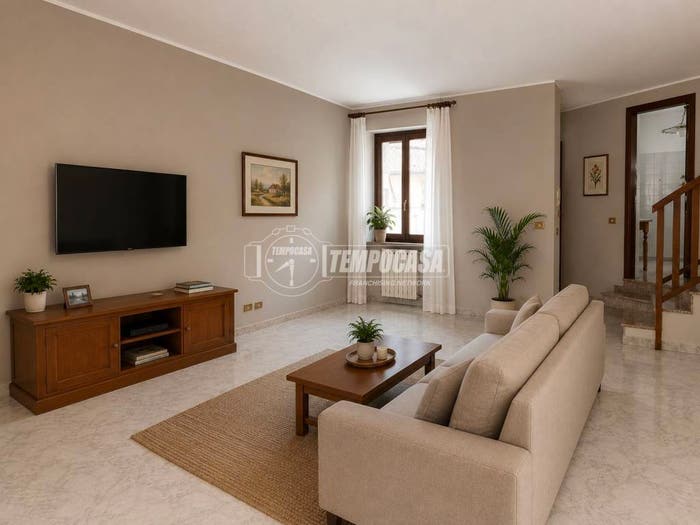 Casa trilocale in vendita in Via D'Adda Busca, Centro, Lomagna