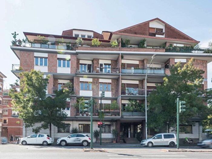 Appartamento con 6 locali in vendita in Viale Marco Polo, San Saba Caracalla, Roma
