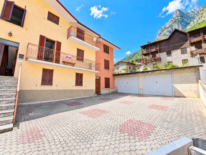 Appartamento trilocale in vendita in Via Cavarini, San Martino, Val Masino