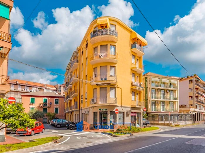 Appartamento quadrilocale in vendita in Via dei Conradi, Centro, Albisola Superiore