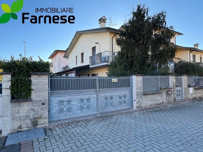 Casa con 6 locali in vendita in Centro, Caorso