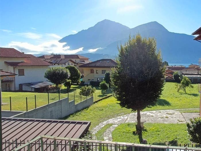 Casa quadrilocale in vendita in Via Irene Rubini Falk, Dongo