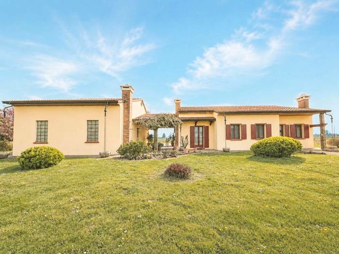 Casa con 6 locali in vendita in Piazzetta G Carducci, Centro, Legnago