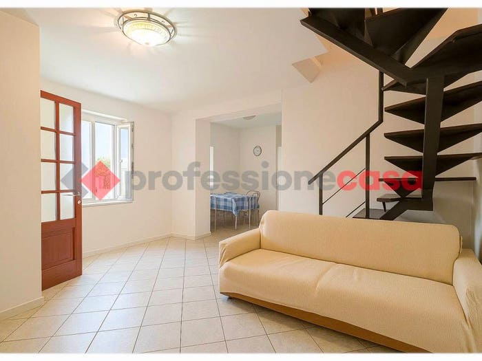 Appartamento trilocale in vendita in Via del Glicine, Vicarello, Collesalvetti