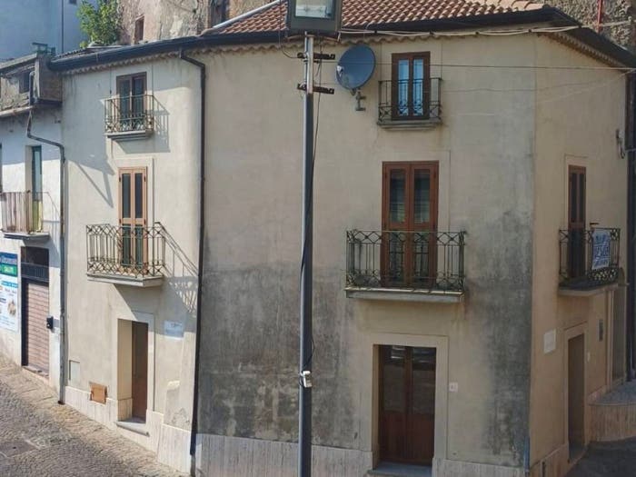 Casa trilocale in vendita in Vico Guglielmo Marconi, Centro, Torano Castello