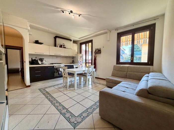 Appartamento trilocale in vendita in Via San Martino, Melzo