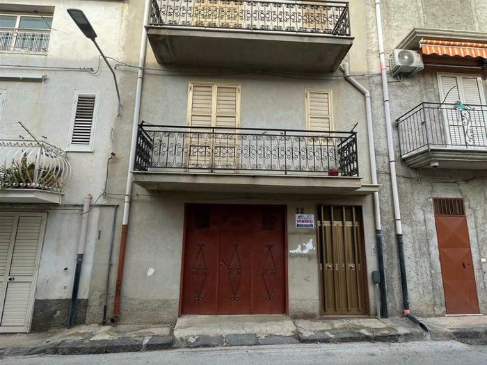 Casa con 6 locali in vendita in Campobello di Licata