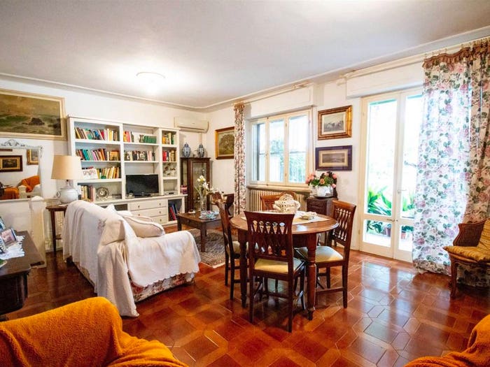 Appartamento con 6 locali in vendita in Via Liguria, Marina di Cecina, Cecina