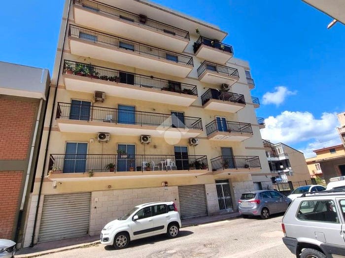 Appartamento trilocale in vendita in Via Regina Elena, Catona Villa San Giuseppe, Reggio Calabria