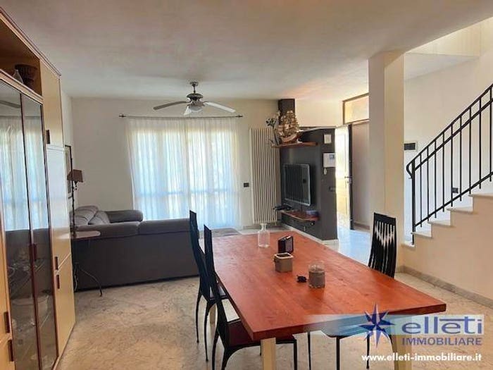 Casa con 6 locali in vendita in Castagnola, Massa