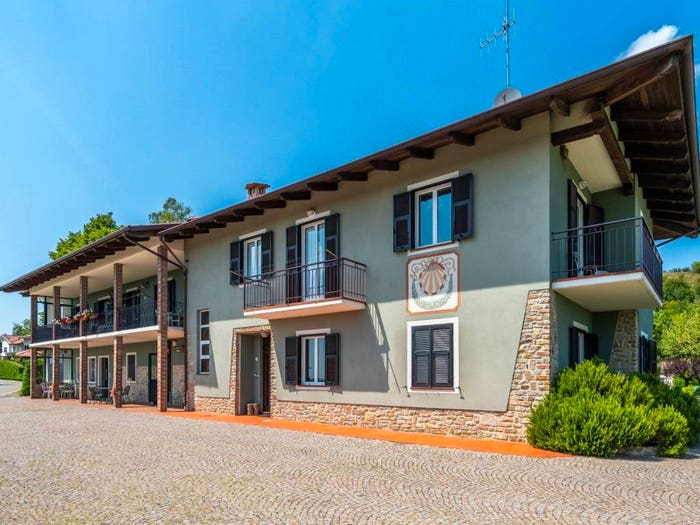 Casa con 6 locali in vendita in Via Felice Cavallotti, Cerretto Langhe