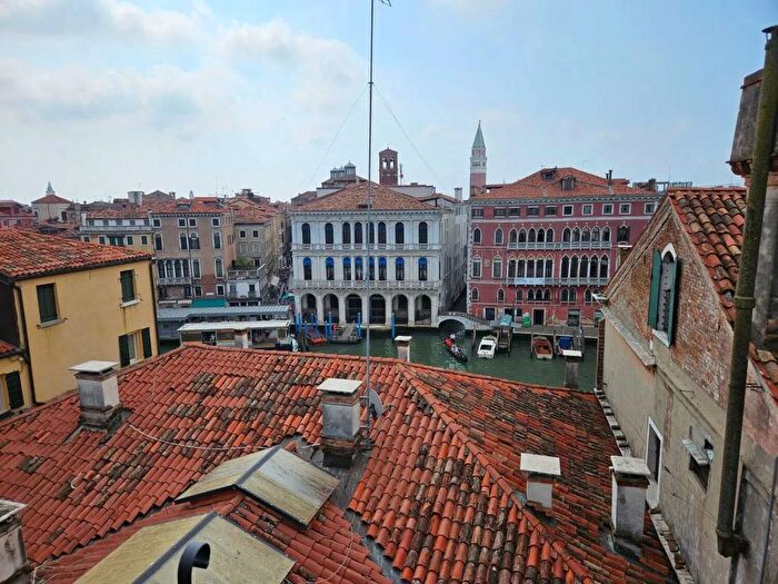 Appartamento con 6 locali in vendita in Rialto SNC, Rialto, Venezia