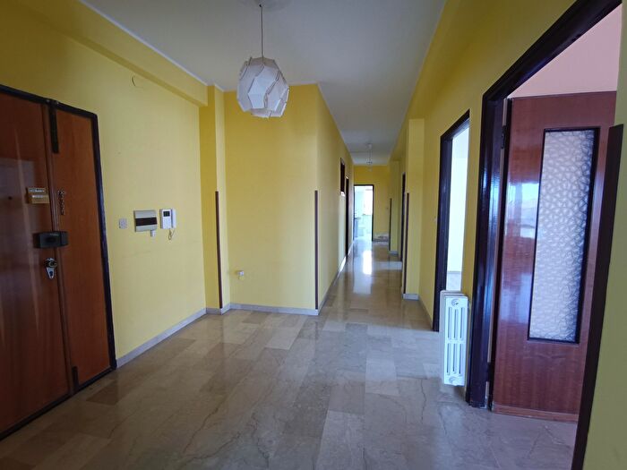 Appartamento con 6 locali in vendita in Via Galvani, Lanciano