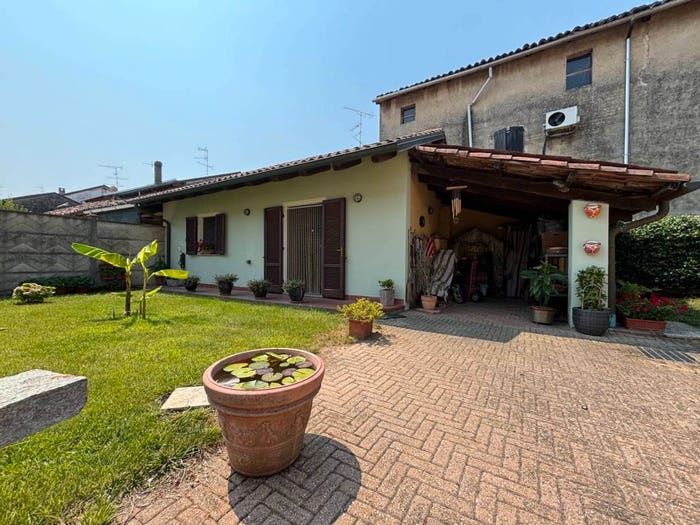Casa con 5 locali in vendita in Via Carlo Martinotti, Desana