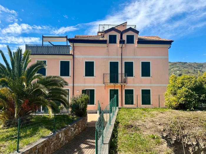 Appartamento trilocale in vendita in Via Diano Castello, Centro, Diano Marina