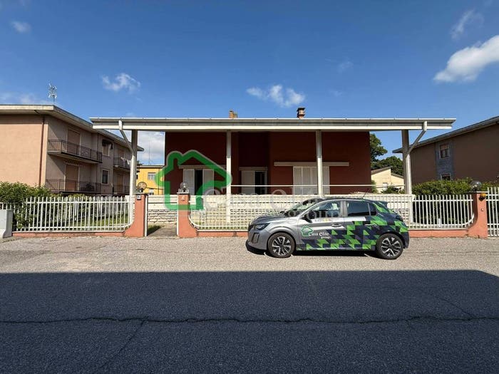 Casa con 6 locali in vendita in Via Alcide De Gasperi, Centro, Maleo