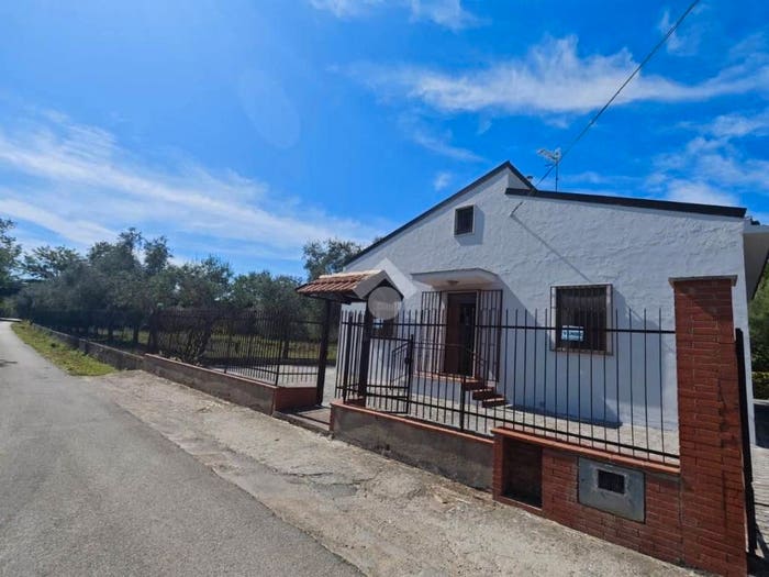 Casa trilocale in vendita in Via Finadea, Centro, Minturno