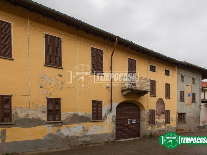 Casa con 6 locali in vendita in Via Caduti Alzatesi, Alzate, Momo