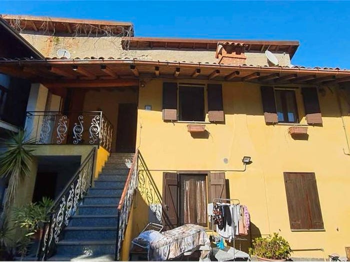Appartamento con 6 locali in vendita in Via ADAMOLI, Centro, Besozzo