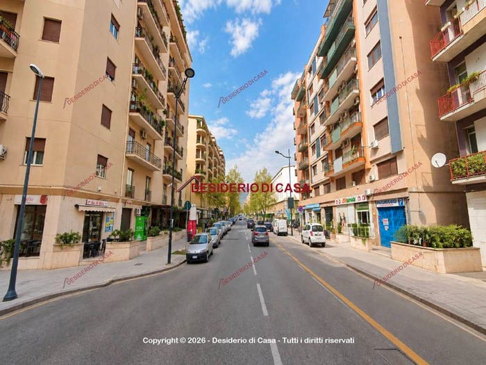Appartamento trilocale in vendita in Via Giovanni Ferro Luzzi, Borgo Vecchio, Palermo