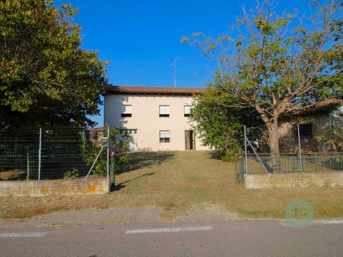 Casa quadrilocale in vendita in Via Corbella, Centro, Rolo