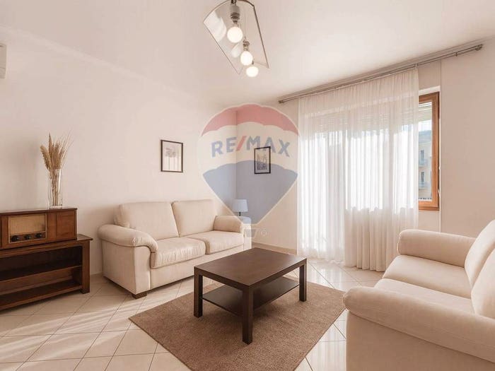 Appartamento quadrilocale in vendita in Piazza Angilberto II, Corvetto, Milano