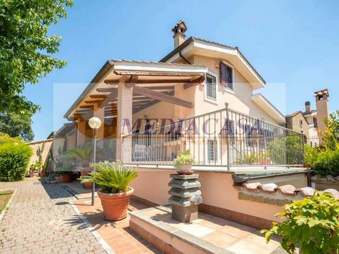 Casa con 6 locali in vendita in Via Lamberto Vignoli, La Storta, Roma