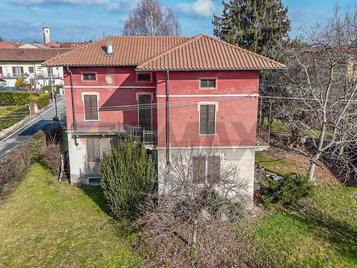 Casa con 6 locali in vendita in Via Umberto I, Verrone
