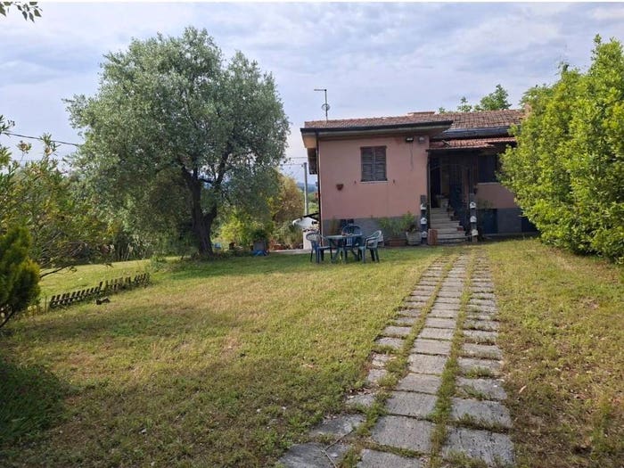 Casa con 6 locali in vendita in Via Carpignana, Ascoli Piceno