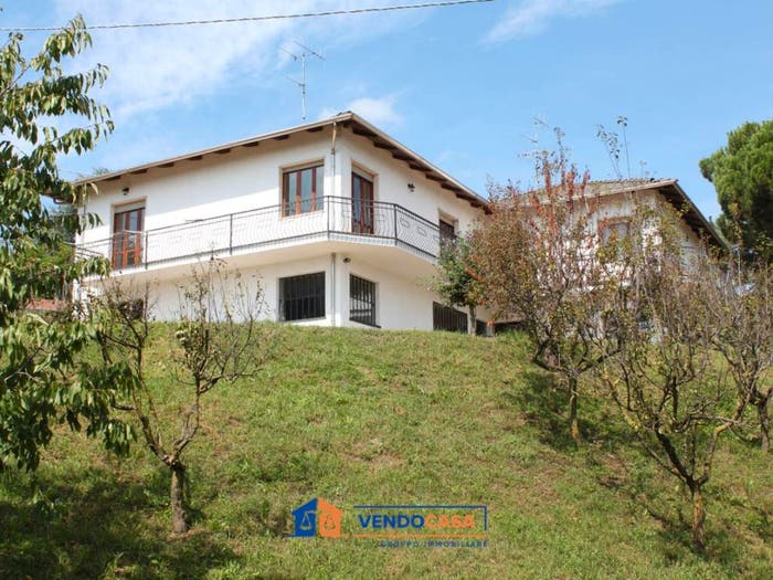 Casa con 6 locali in vendita in Via dei Tigli, Roreto, Cherasco