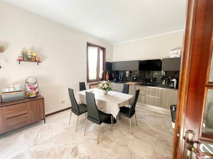 Casa con 6 locali in vendita in Via Simon Bolivar, Cerese, Borgo Virgilio
