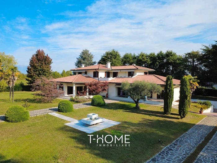 Casa con 6 locali in vendita in Centro, Rossano Veneto